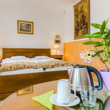 Bed & Breakfast Kata Panzio
