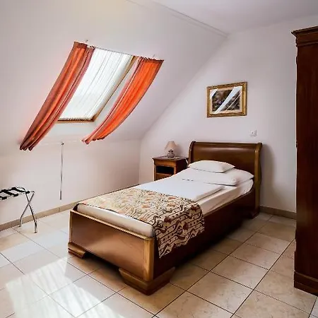 Kata Panzio Bed & Breakfast 3*